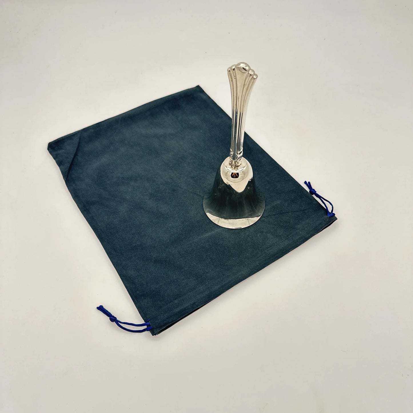 Serving utensils in classic patterns