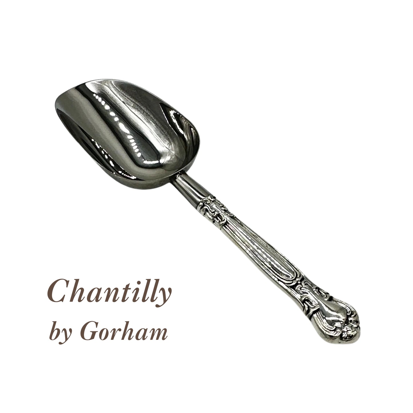 Serving utensils in classic patterns