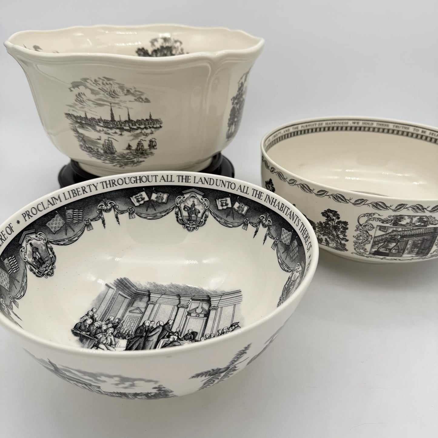 Wedgwood Queensware "Philadelphia" bowl on removable wood stand