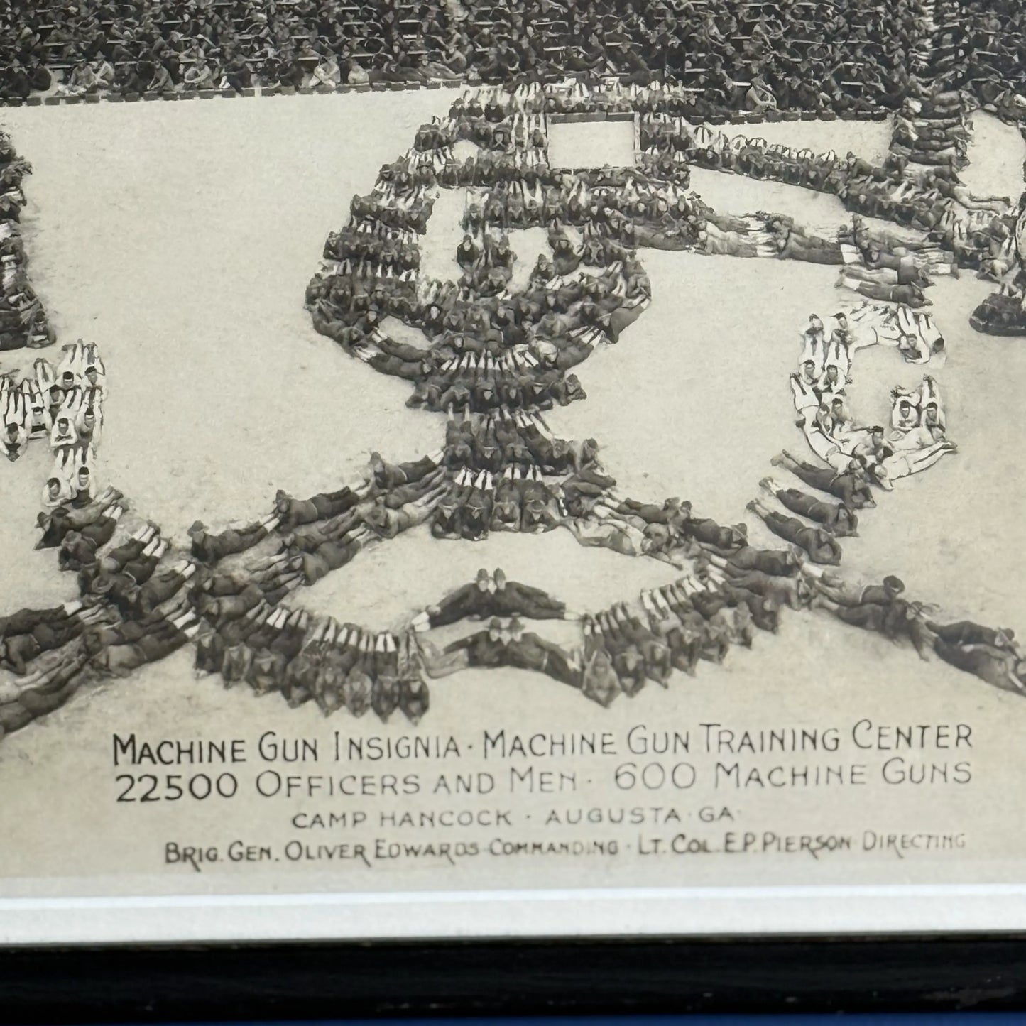 WWI "Machine Gun Insignia" original photograph with 22,500 officers and men alongside 600 machine guns — 1918