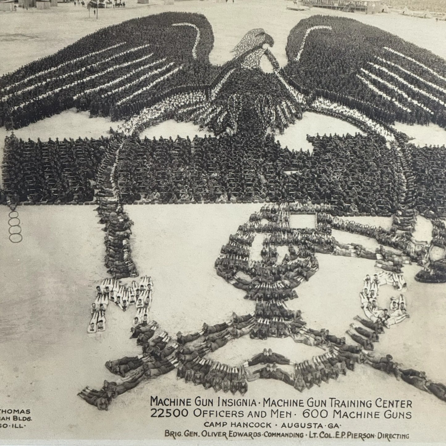 WWI "Machine Gun Insignia" original photograph with 22,500 officers and men alongside 600 machine guns — 1918