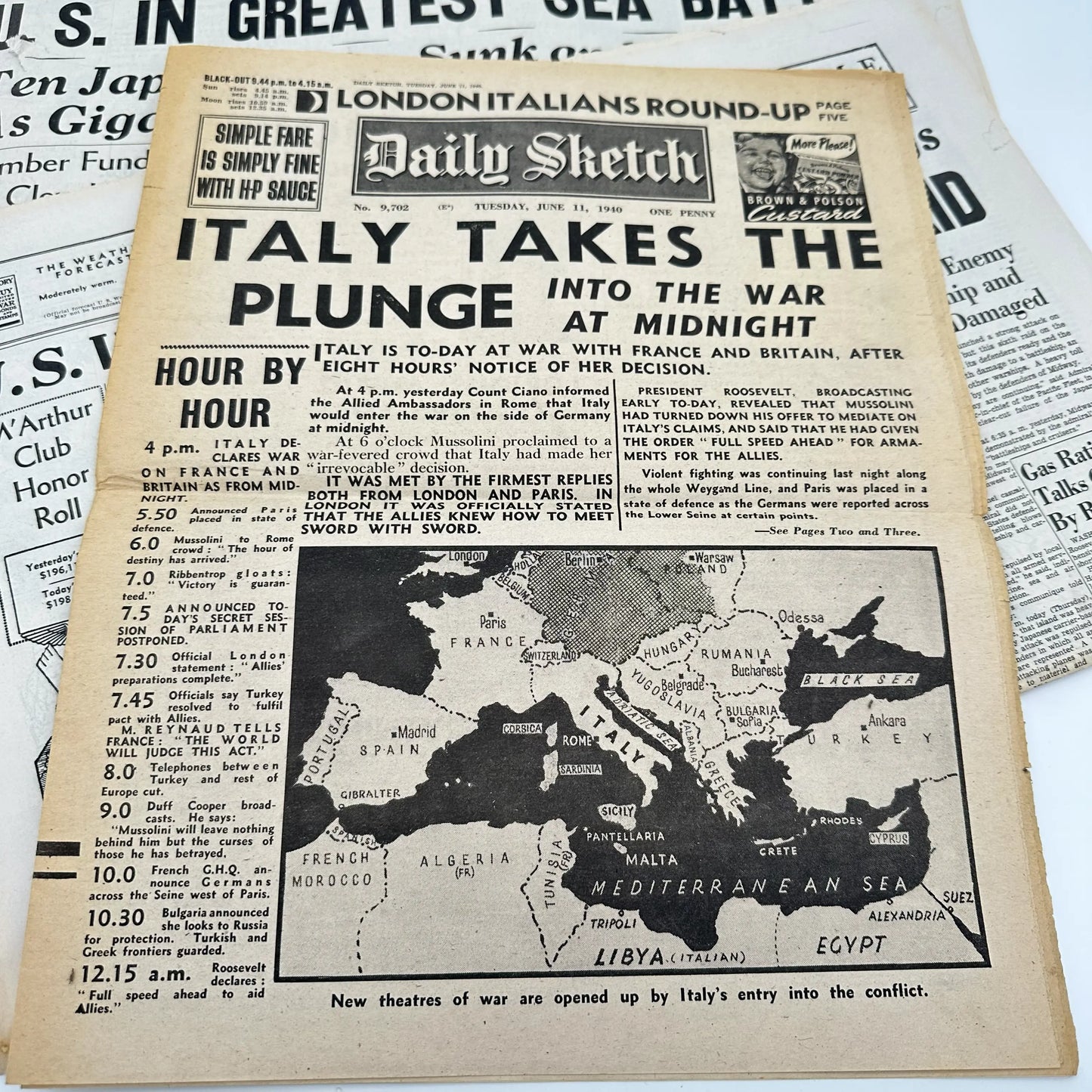 15 World War II Newspapers from the US and UK in an archival box — 1939 - 1945
