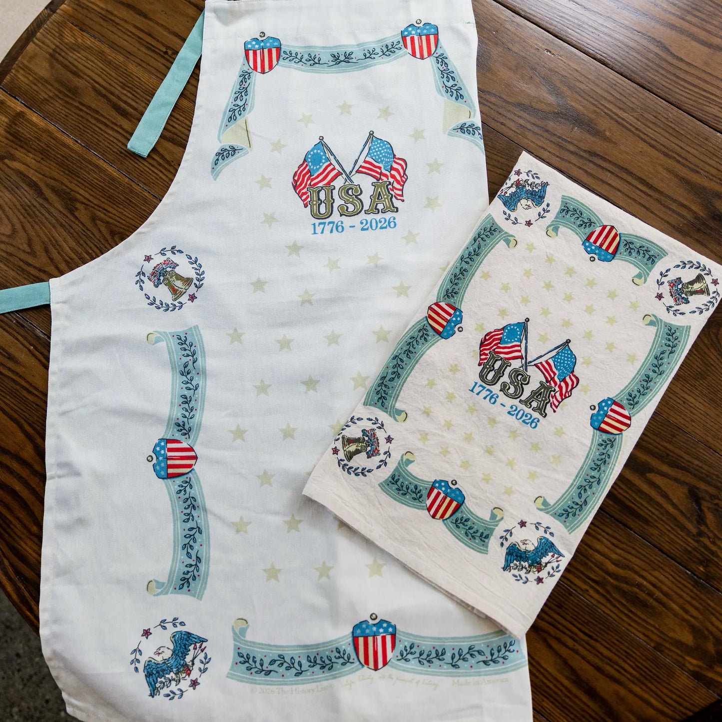 Apron with USA 1776 - 2026 "retro" design in 100% cotton