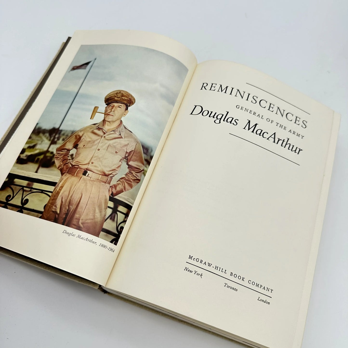 "Reminiscences" signed by the author General Douglas MacArthur, 1964 - First edition, #657 of 1750 signed copies