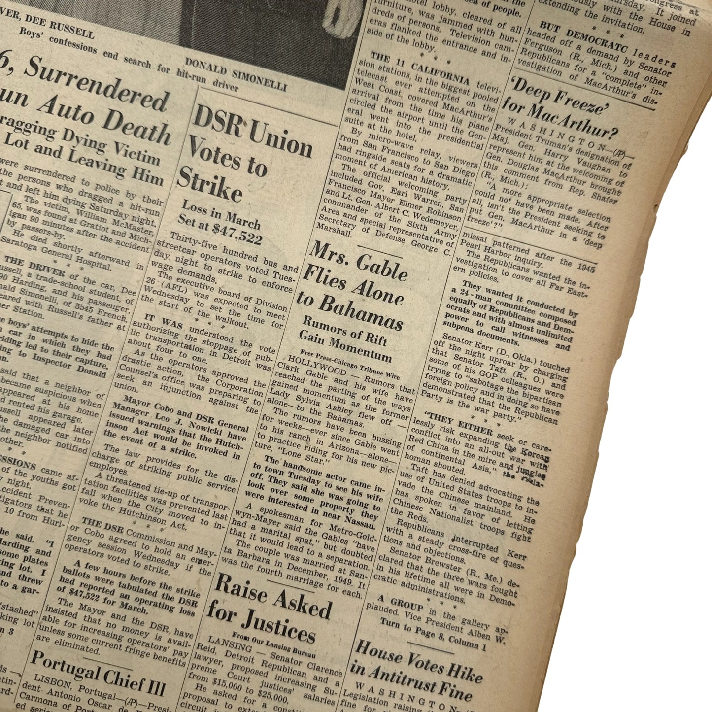 Detroit Free Press — M'Arthur Lands in U.S. — April 18, 1951