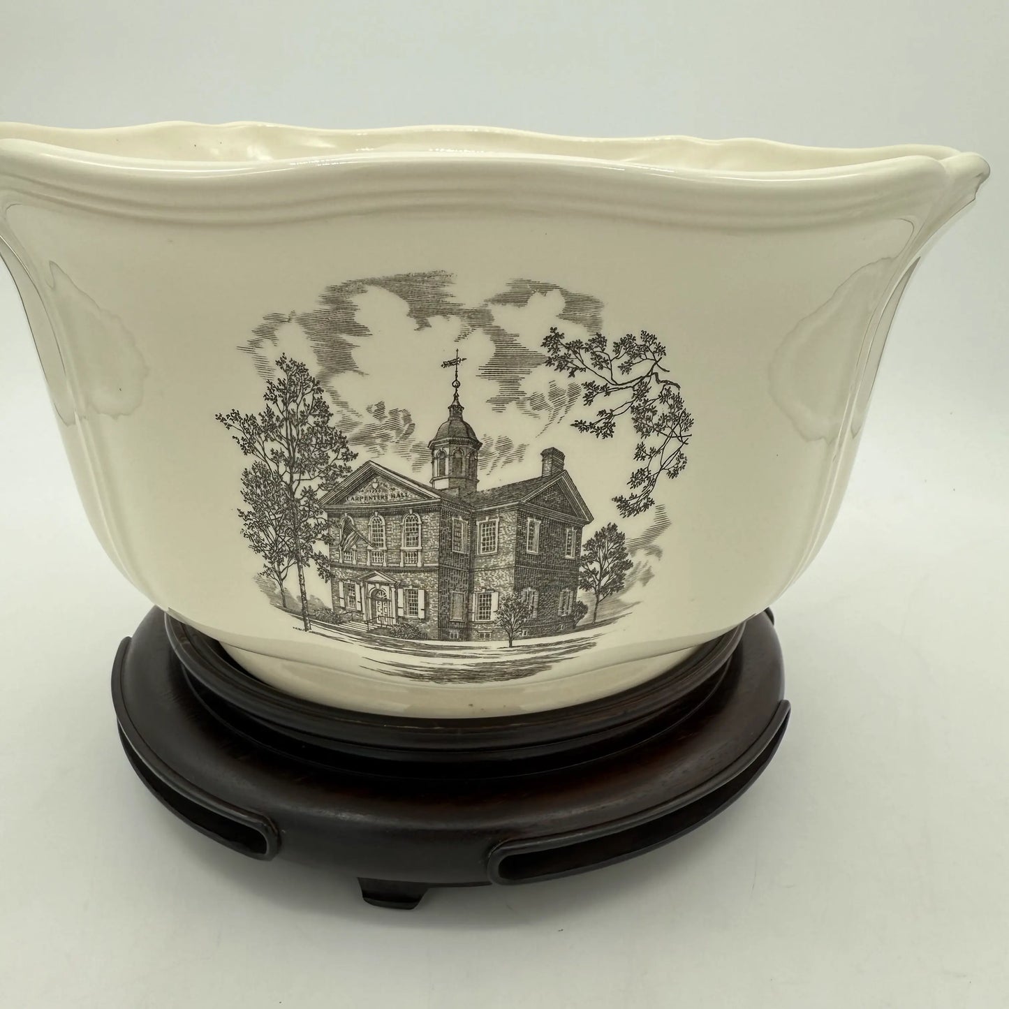 Wedgwood Queensware "Philadelphia" bowl on removable wood stand