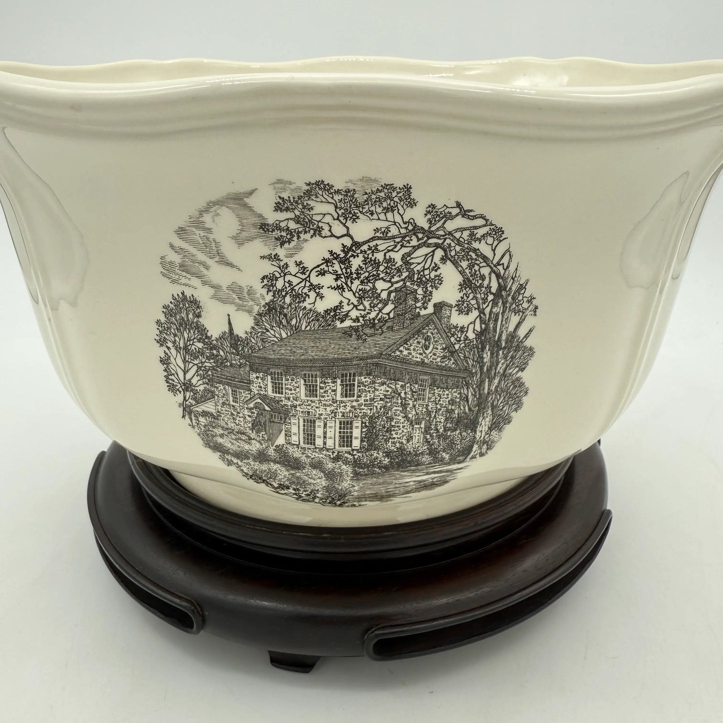 Wedgwood Queensware "Philadelphia" bowl on removable wood stand