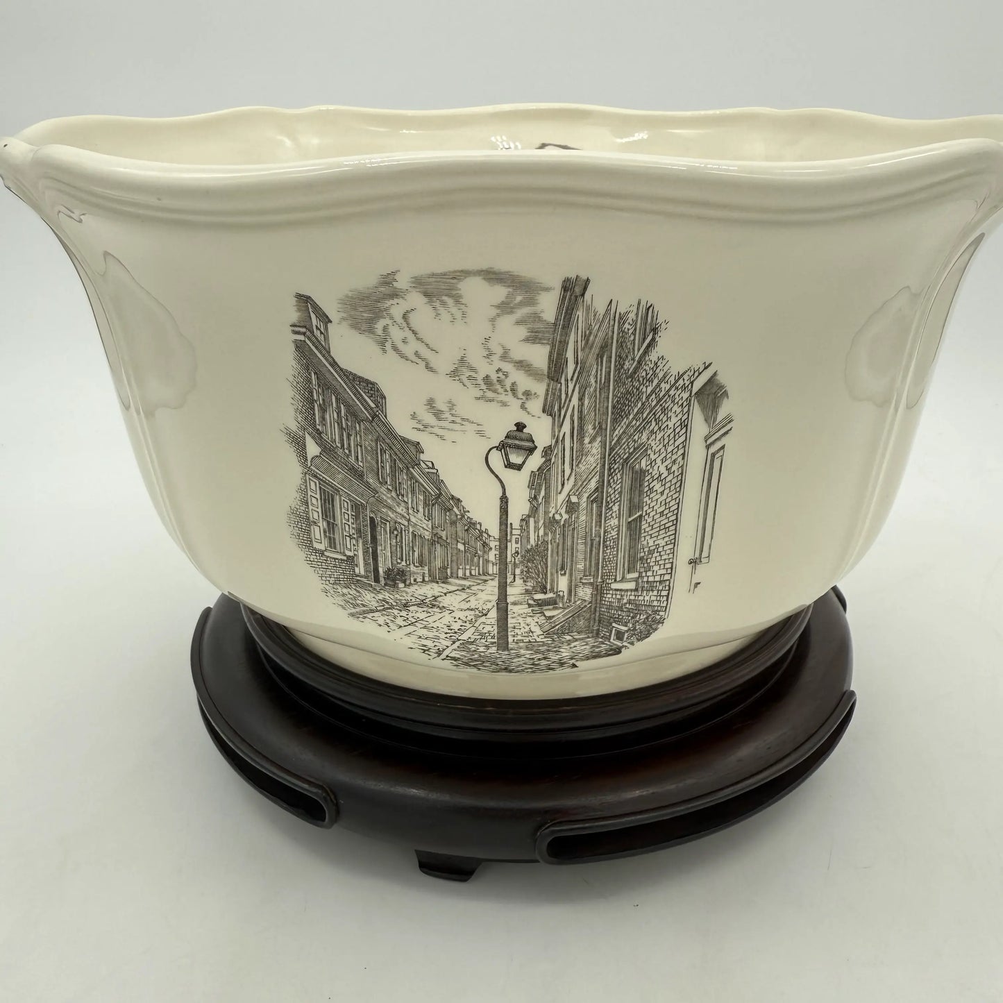 Wedgwood Queensware "Philadelphia" bowl on removable wood stand