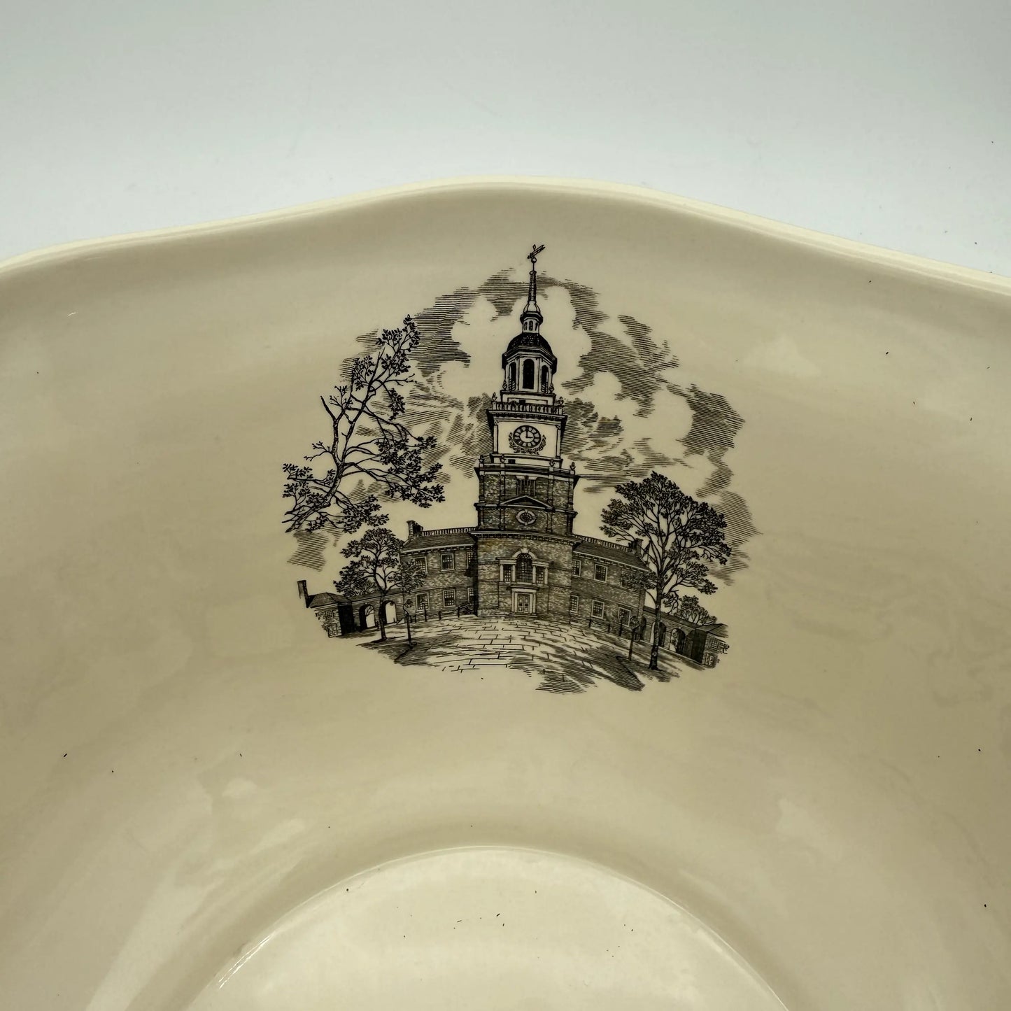 Wedgwood Queensware "Philadelphia" bowl on removable wood stand