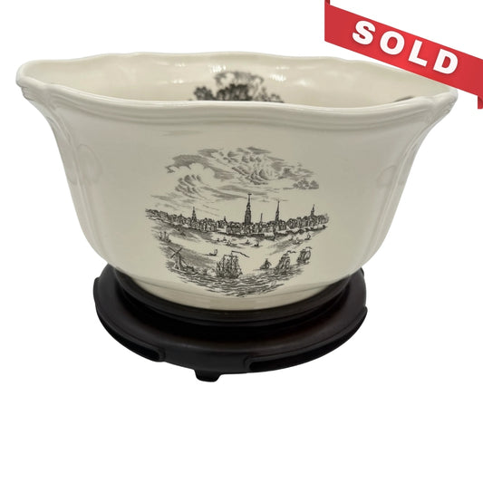 Wedgwood Queensware "Philadelphia" bowl on removable wood stand