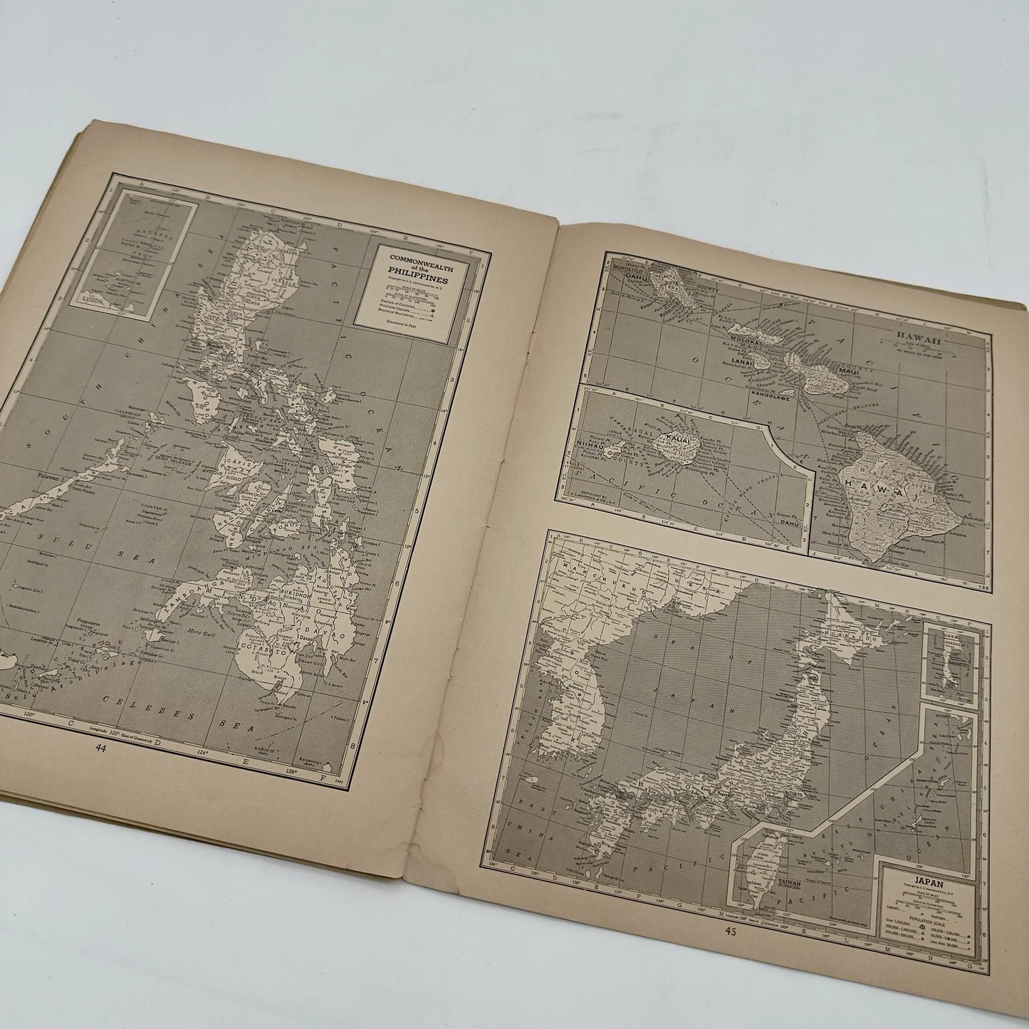 Hammond's Self-Revising World Atlas and Gazetteer—War Edition