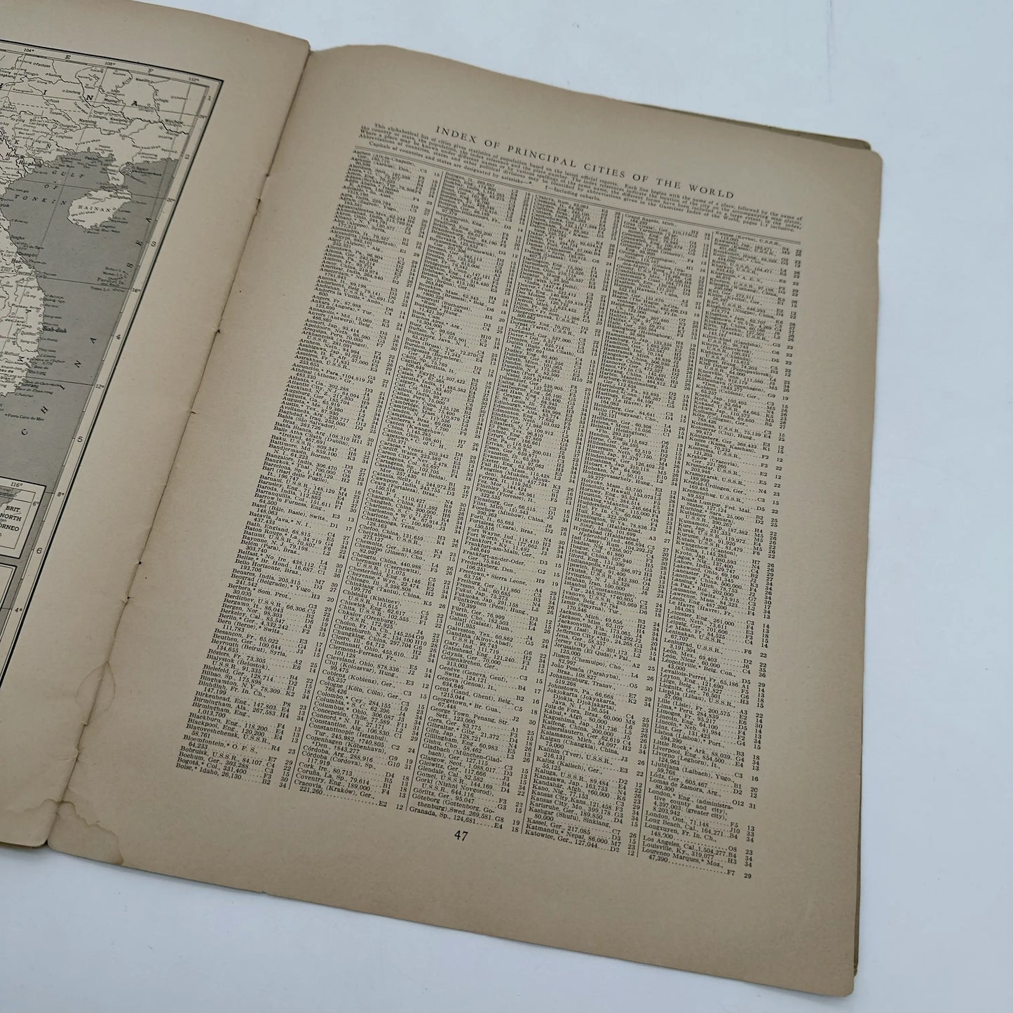 Hammond's Self-Revising World Atlas and Gazetteer—War Edition