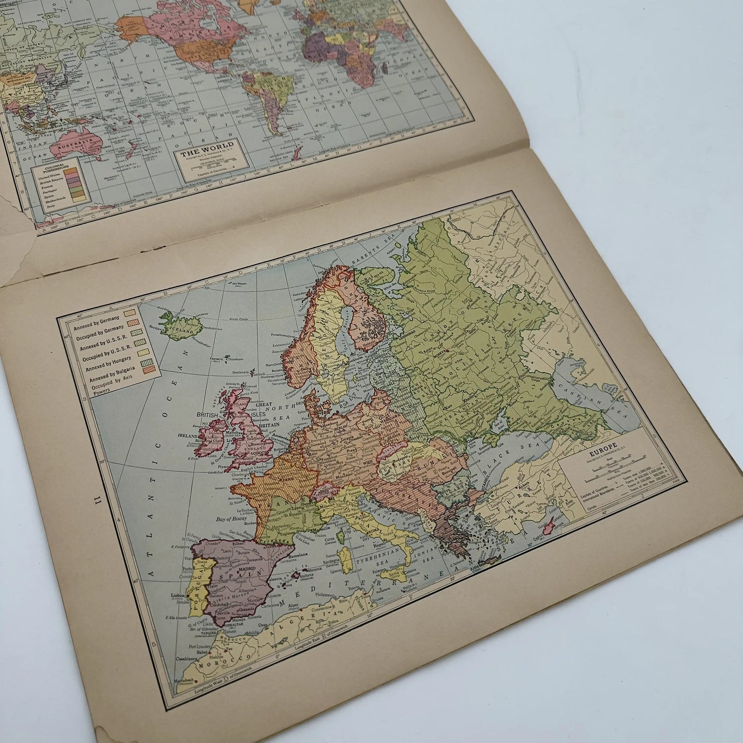 Hammond's Self-Revising World Atlas and Gazetteer—War Edition
