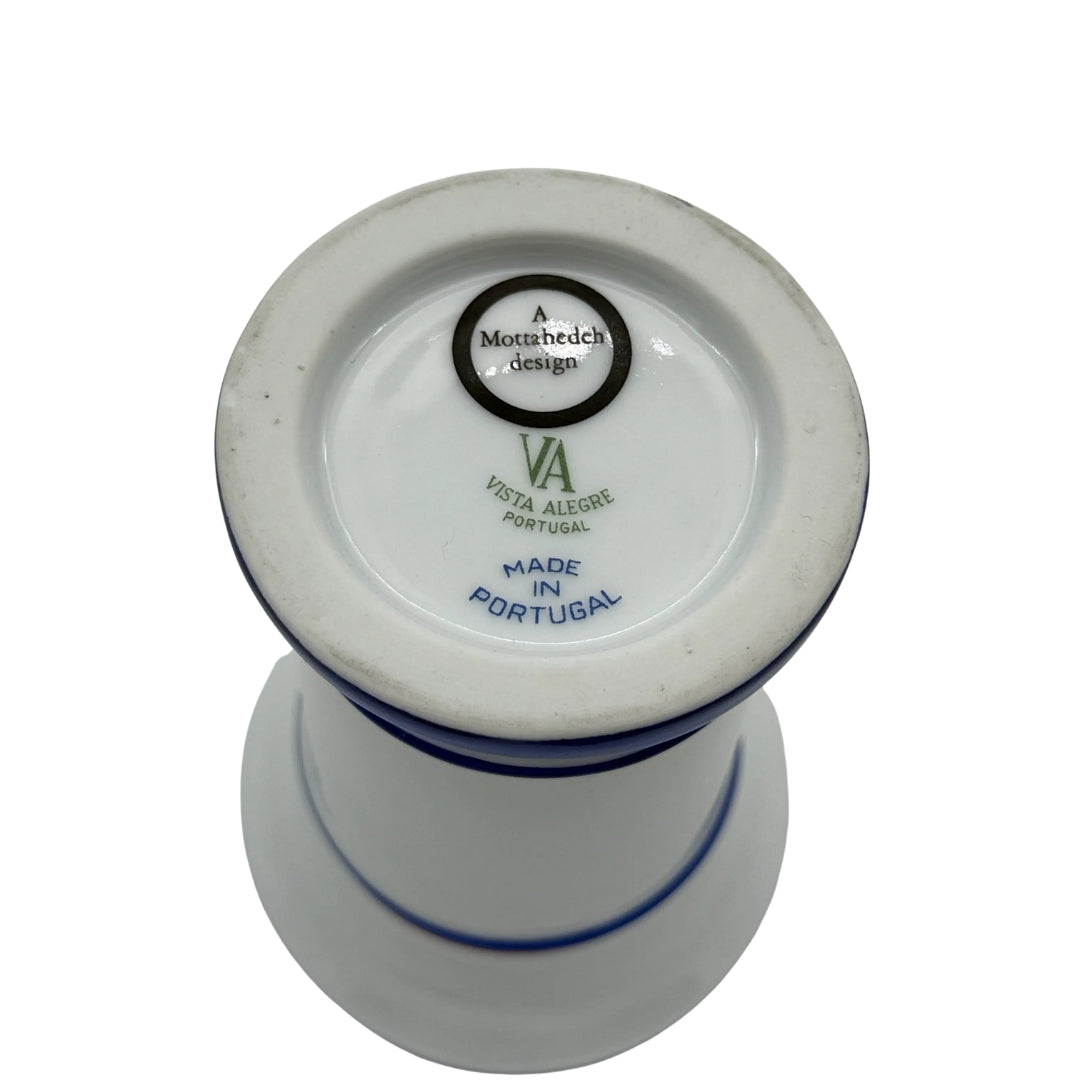 Small round vase with eagle with shield and banner