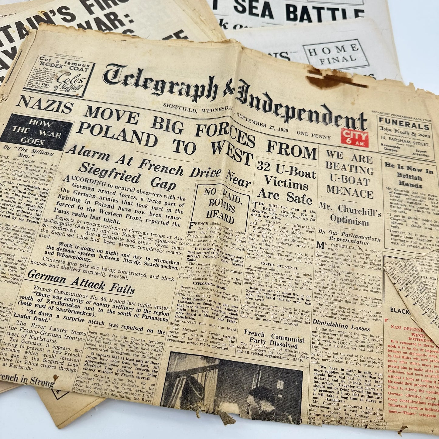 15 World War II Newspapers from the US and UK in an archival box — 1939 - 1945