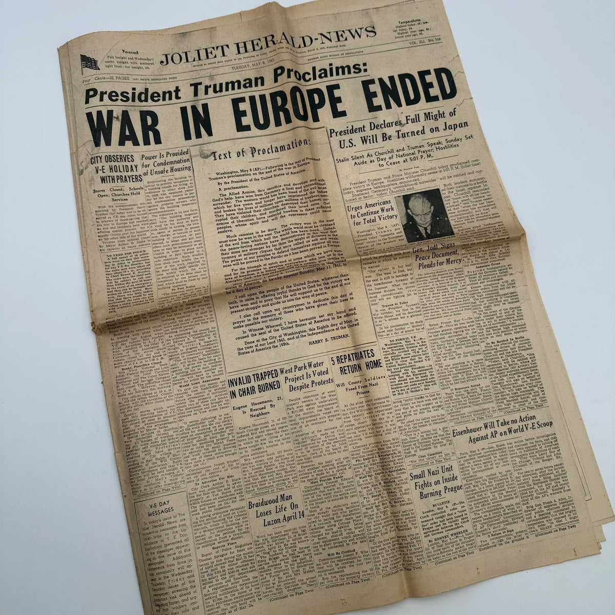 World War II Newspapers with major events of the war — Outbreak, Pearl Harbor, FDR Dies, V-E Day, atomic bomb dropped, more